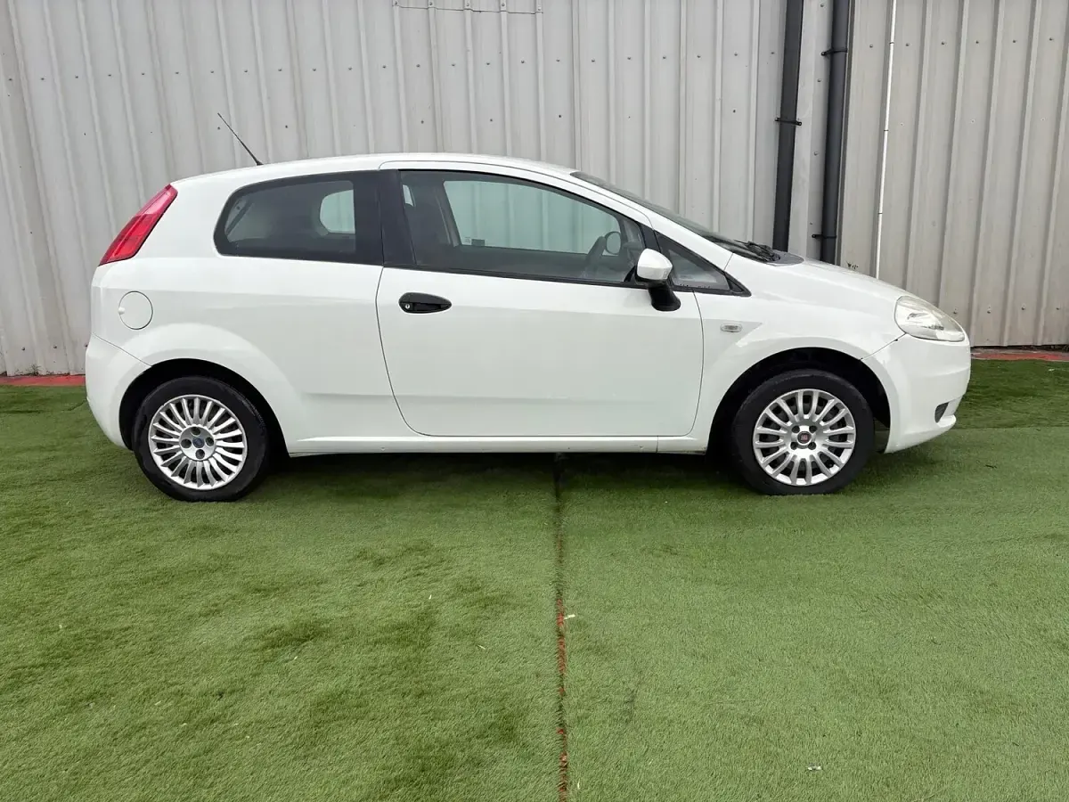 Używany Fiat Grande Punto Active 77 KM (56 kW) 2009 Biały Hatchback