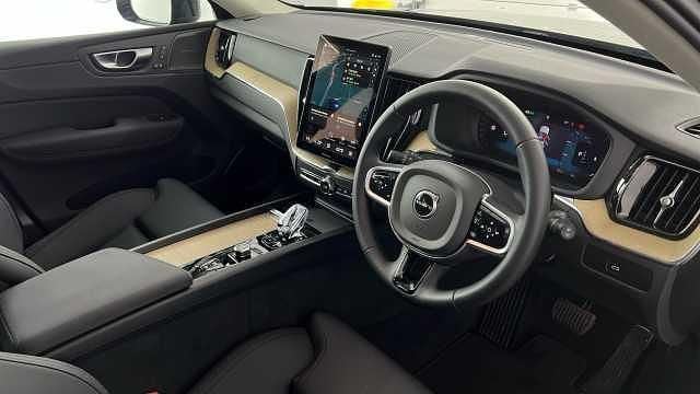 Used Volvo XC60 Plus 247 HP (181 kW) 2025 Black SUV