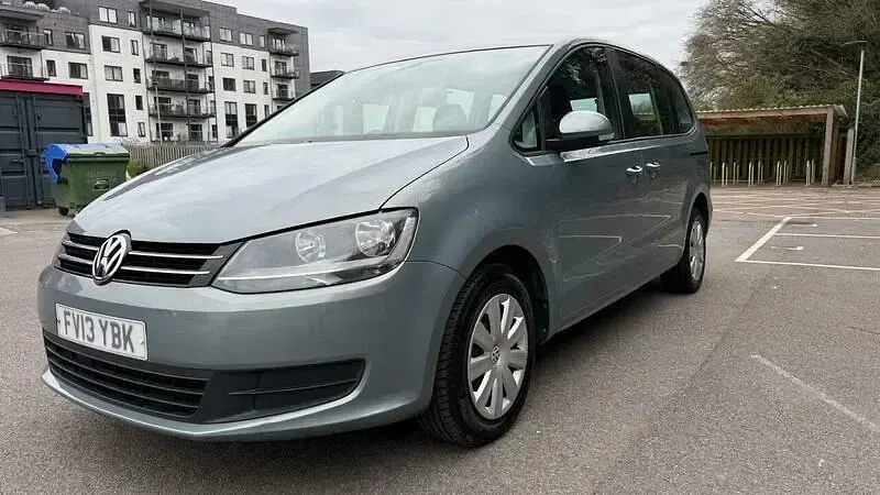 Begagnad VW Sharan S 140 HK (102 kW) 2013 Grå Minibuss