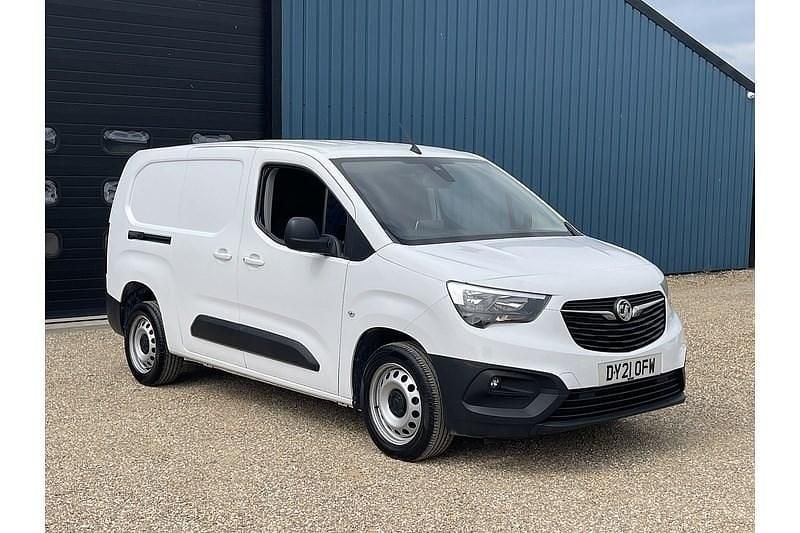 White Used 2021 Vauxhall Combo Edition MPV | £11,690 (Fair price) - Image 1/4