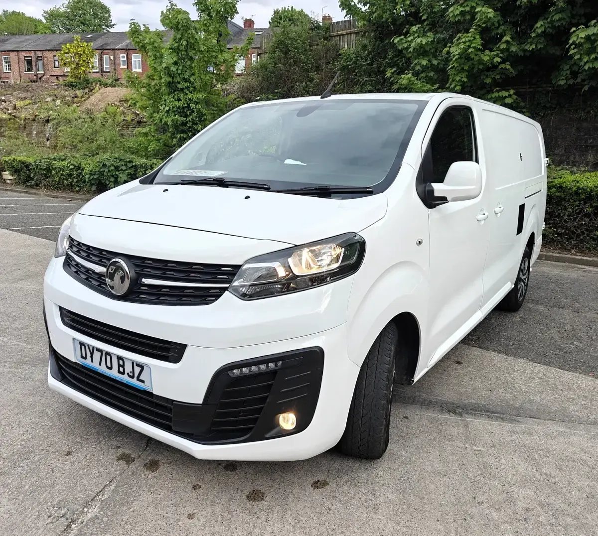 Używany Vauxhall Vivaro Sportive 120 KM (88 kW) 2020 Biały Minivan