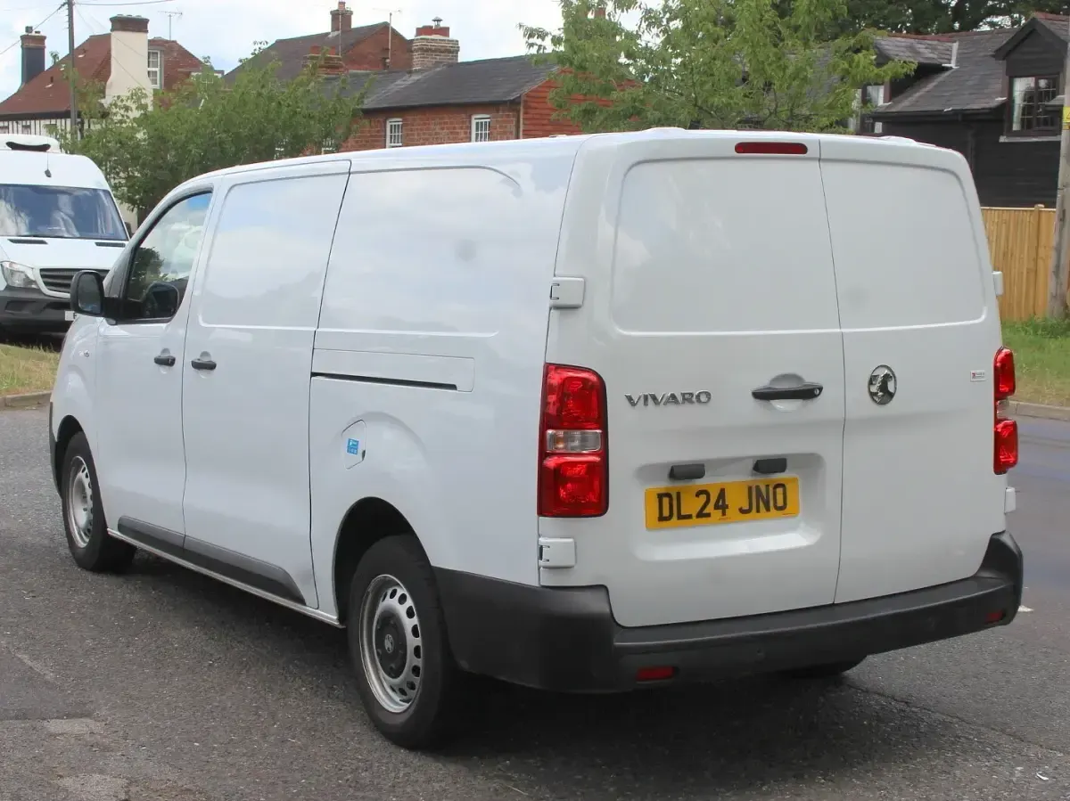 Used Vauxhall Vivaro 145 HP (106 kW) 2024 White MPV