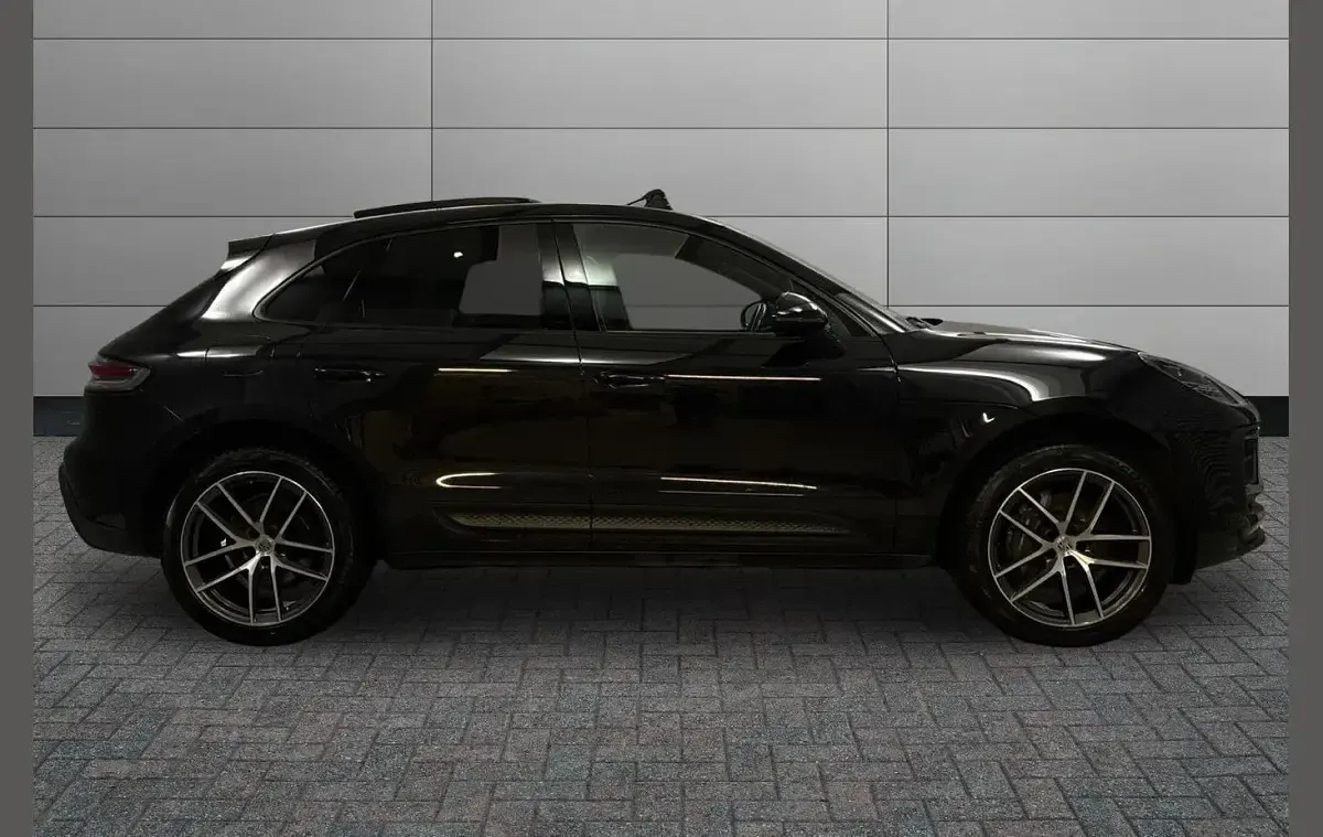 Used Porsche Macan 261 HP (191 kW) 2023 Black SUV