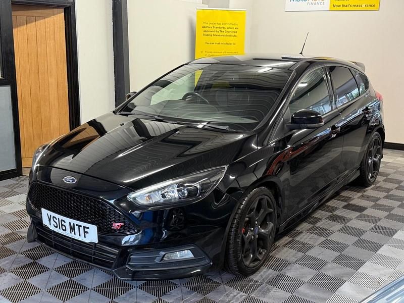 Used Ford Focus ST 185 HP (136 kW) 2016 Black Hatchback