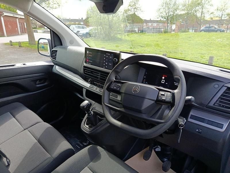 Używany Citroën Dispatch 118 KM (86 kW) 2024 Biały Minivan