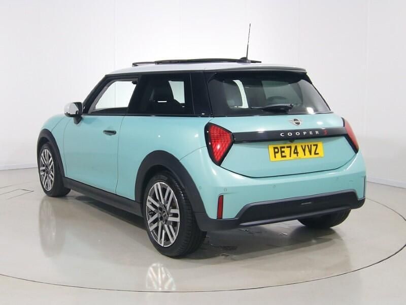 Used Mini Cooper Classic 204 HP (150 kW) 2024 Green Hatchback