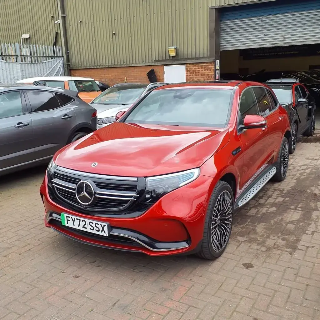 Usado Mercedes EQC400 AMG Line Premium 300 kW (408 CV) 2022 Rojo SUV