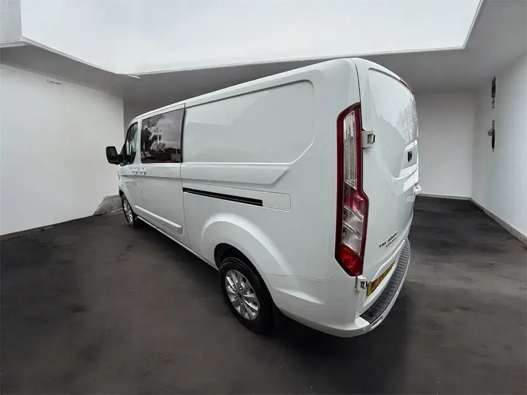 Used Ford Transit Custom Limited 130 HP (95 kW) 2022 White Van