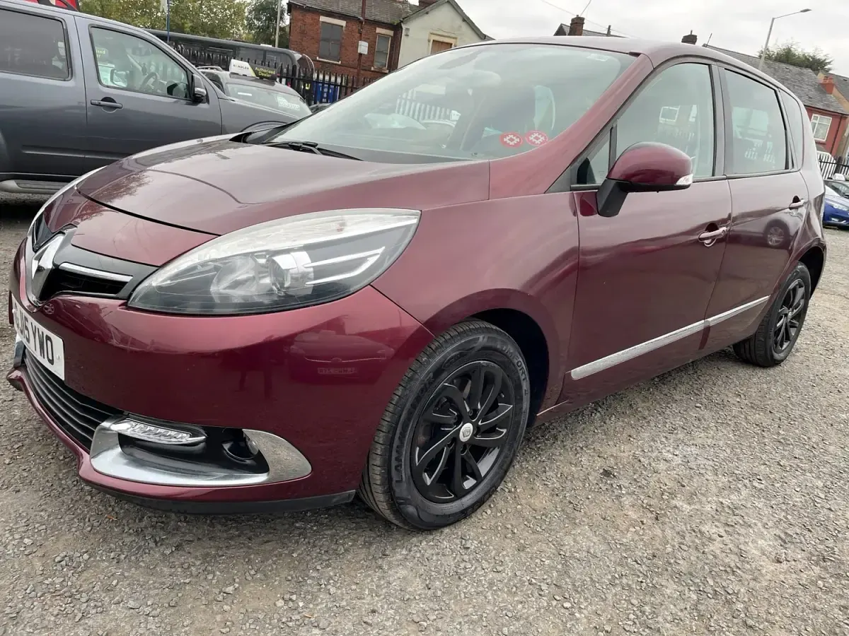 Usado Renault Scénic III Dynamique 110 CV (80 kW) 2015 Rojo Monovolumen