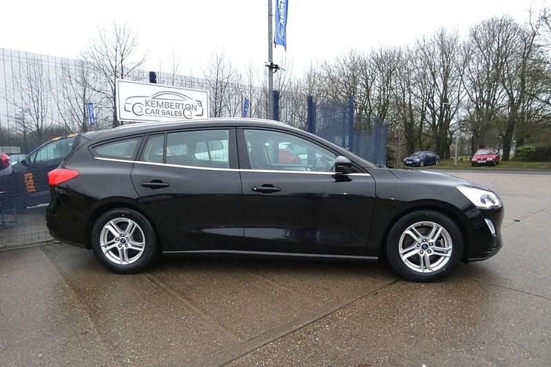 Used Ford Focus Zetec 95 HP (69 kW) 2019 Black Estate