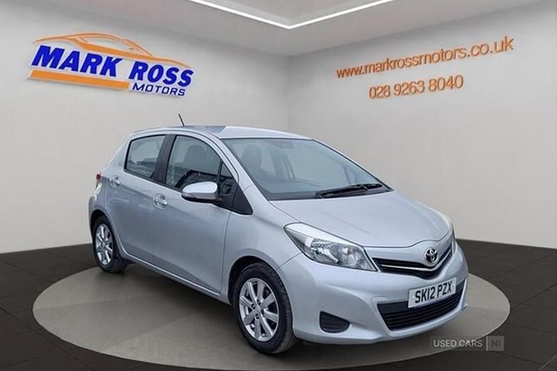 Used Toyota Yaris 101 HP (74 kW) 2012 Silver Hatchback