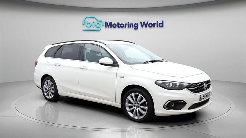 Used Fiat Tipo Lounge 118 HP (86 kW) 2019 White Estate