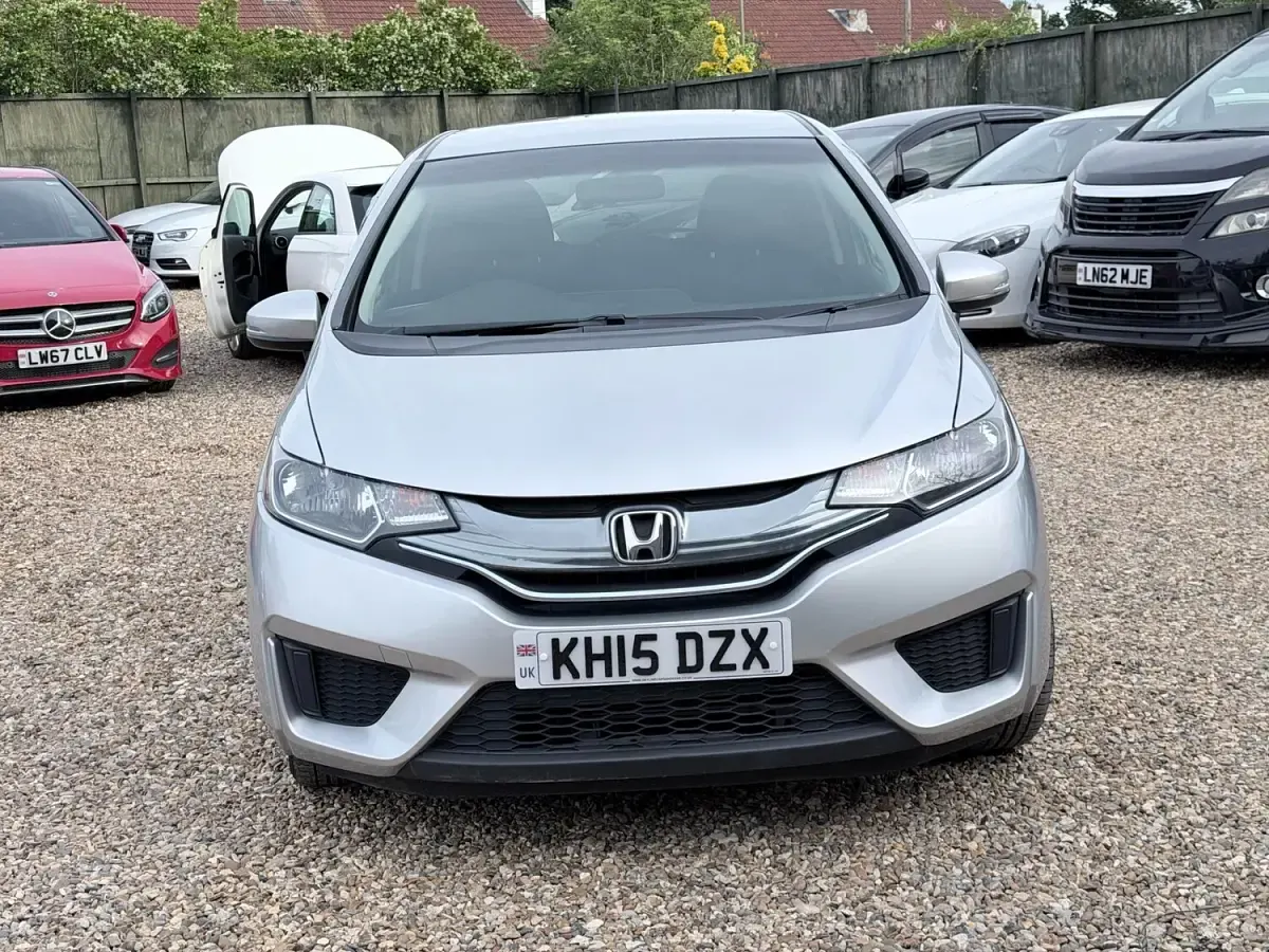 Used Honda Jazz Hybrid 122 HP (89 kW) 2015 Silver Hatchback