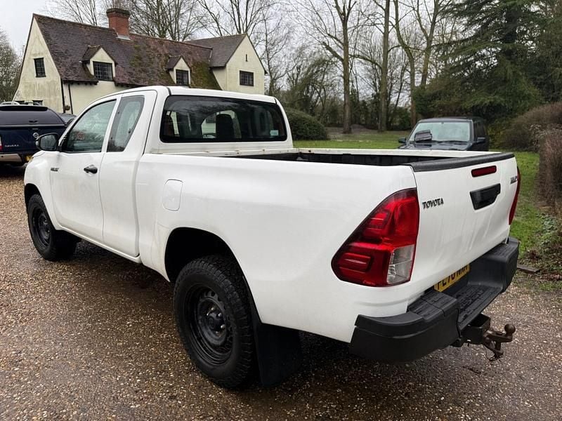 Used Toyota HiLux Active 150 HP (110 kW) 2020 White Pickup