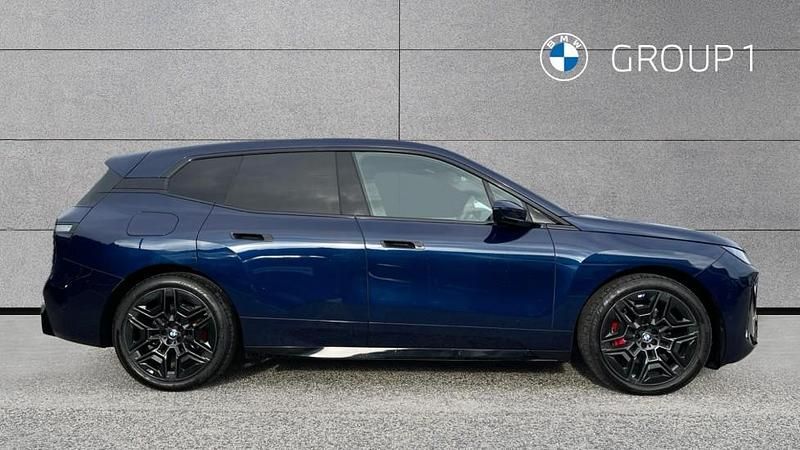 Usado BMW iX M Sport 400 kW (544 HP) 2025 Azul SUV
