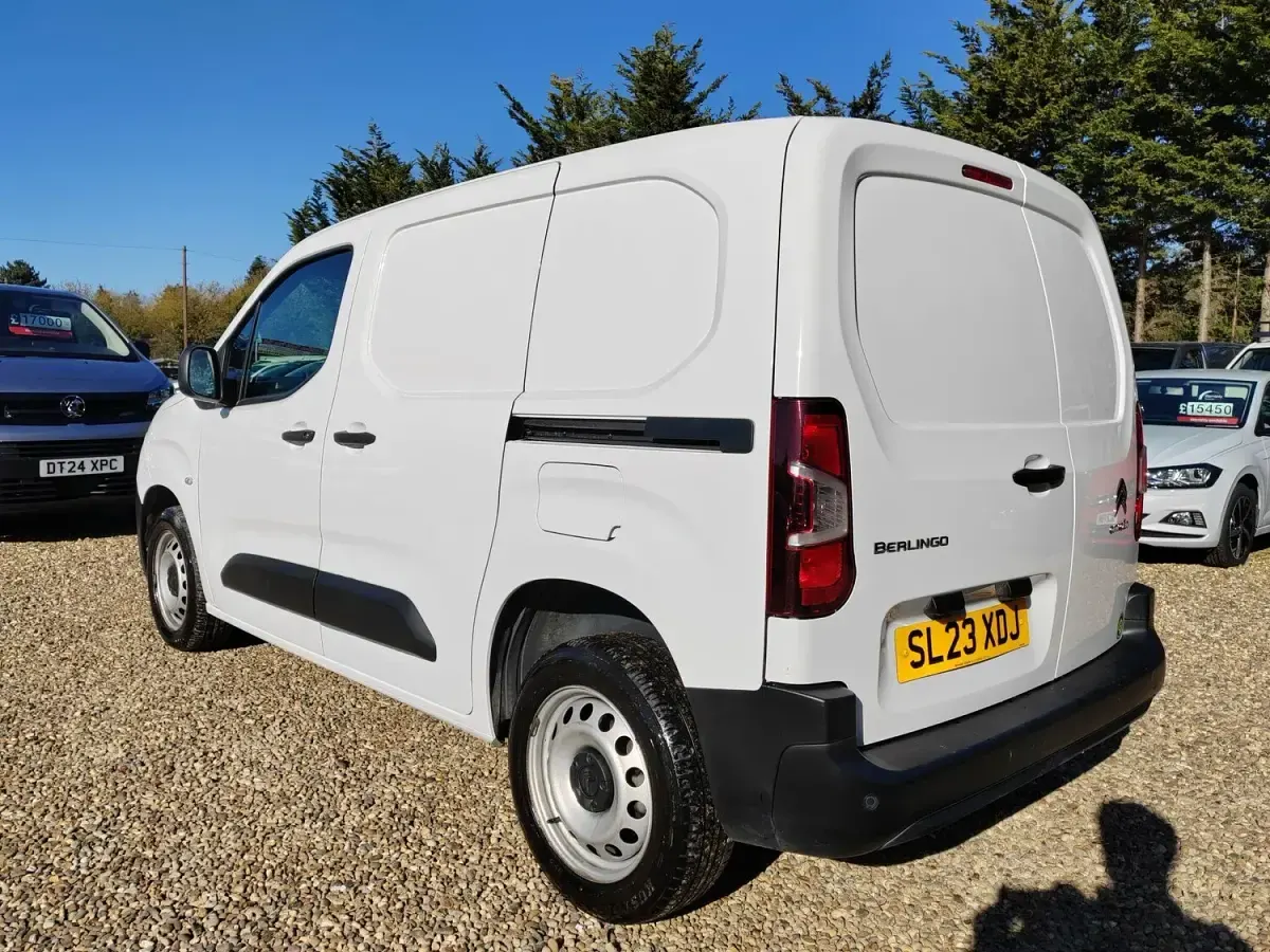 Second-hand Citroën Berlingo 100 CP (73 kW) 2023 Alb Monovolum