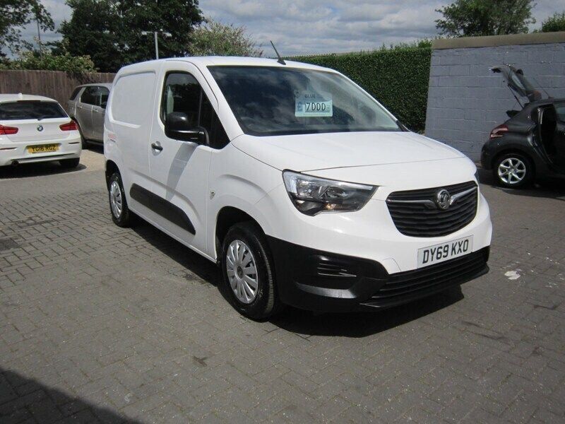 White Used 2020 Vauxhall Combo Edition MPV | £7,000 (Super price) - Image 1/4