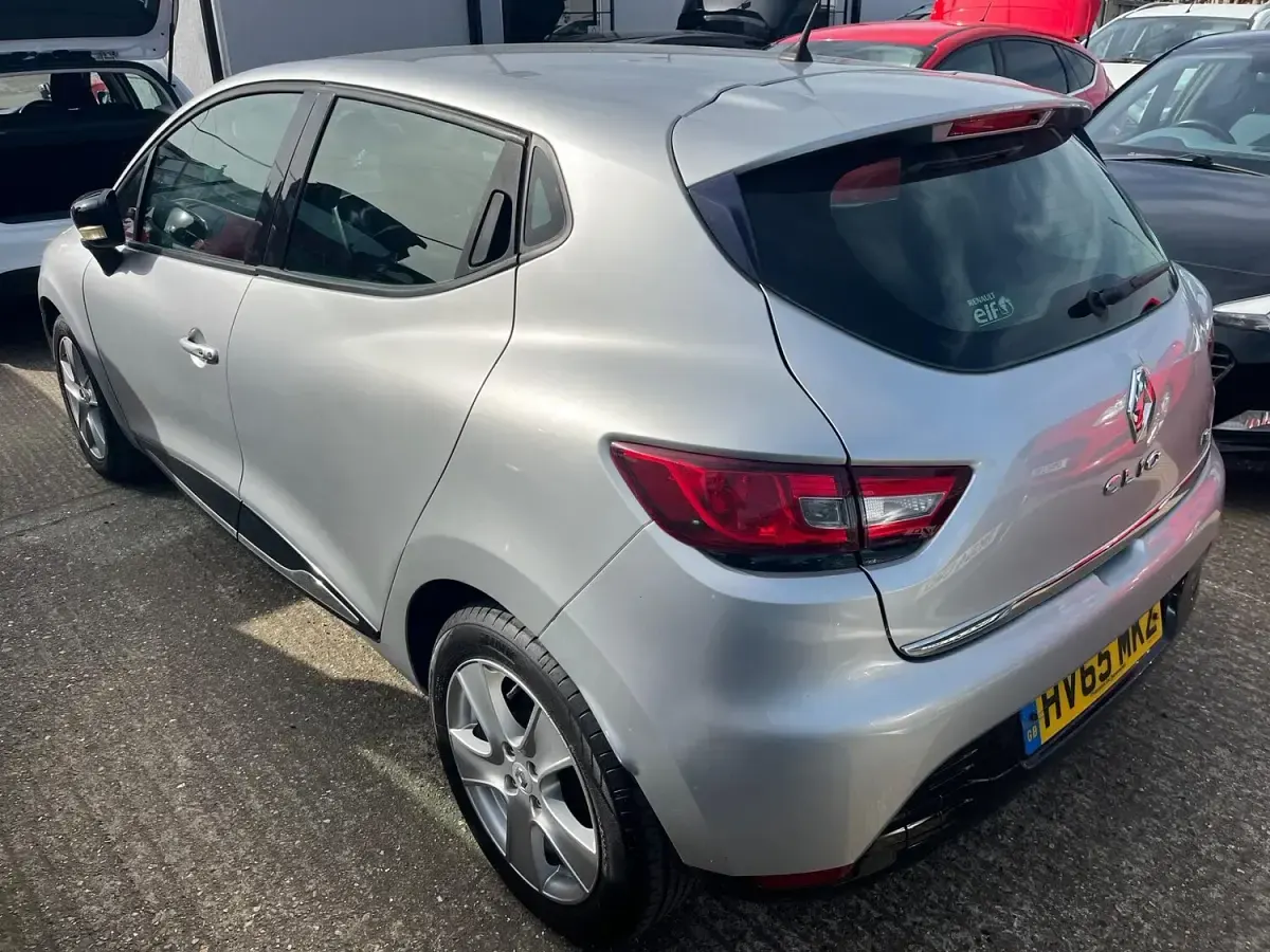 Used Renault Clio Dynamique 90 HP (66 kW) 2015 Silver Hatchback