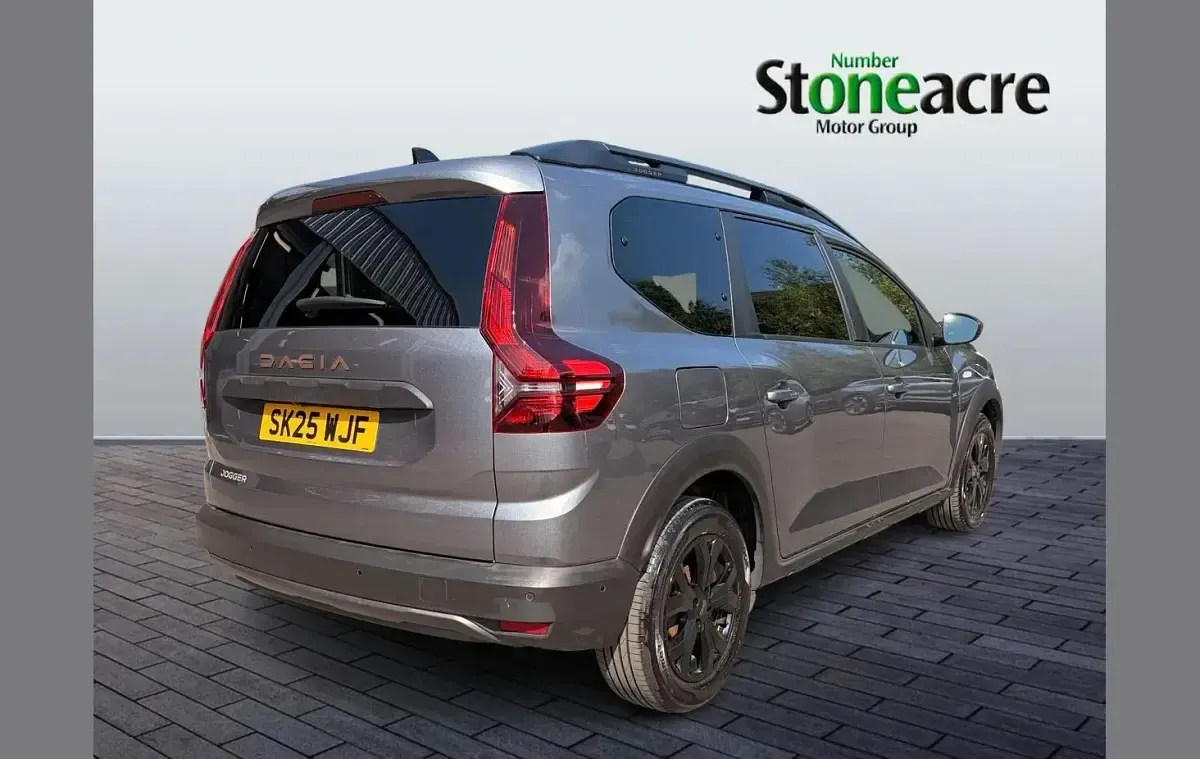 Used Dacia Jogger Extreme 139 HP (102 kW) 2025 Grey MPV