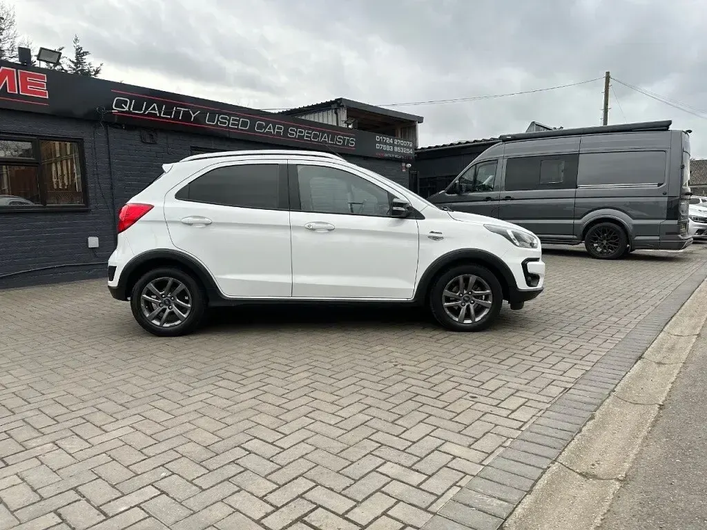 Used Ford Ka Plus Active 85 HP (62 kW) 2018 White Hatchback
