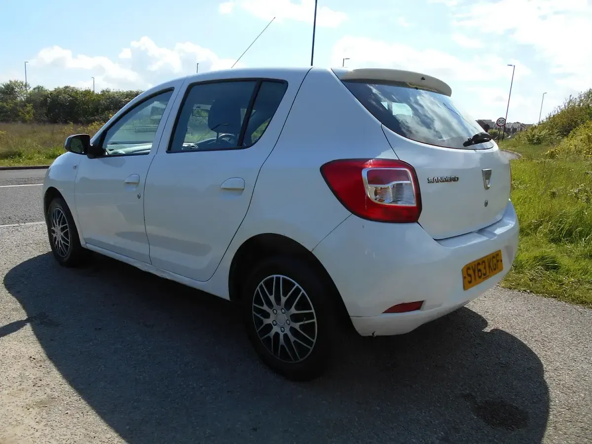 Begagnad Dacia Sandero Lauréate 2013 Vit Halvkombi