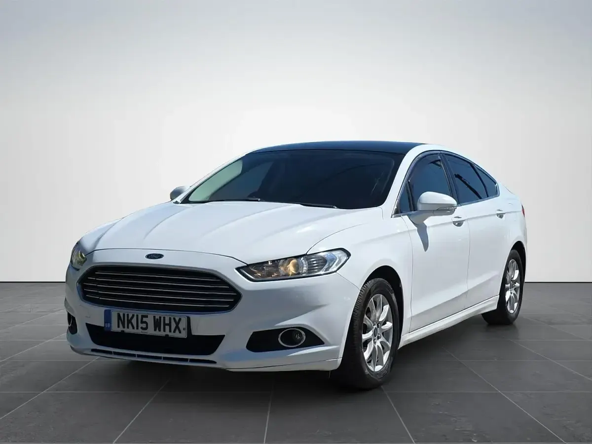 Used Ford Mondeo Zetec 150 HP (110 kW) 2015 White Hatchback