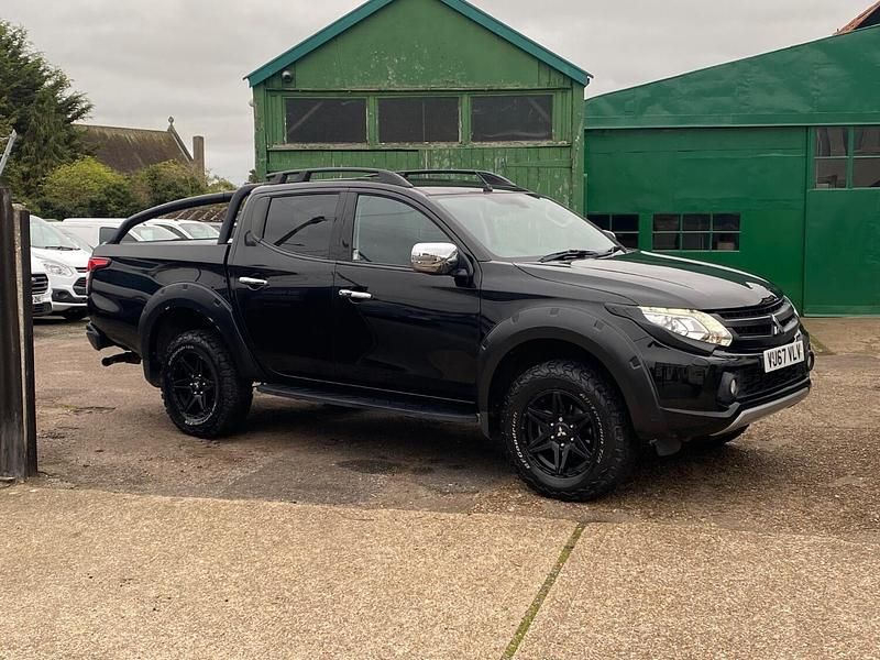 Black Used 2017 Mitsubishi L200 Pickup | £15,995 (Fair price) - Image 1/4