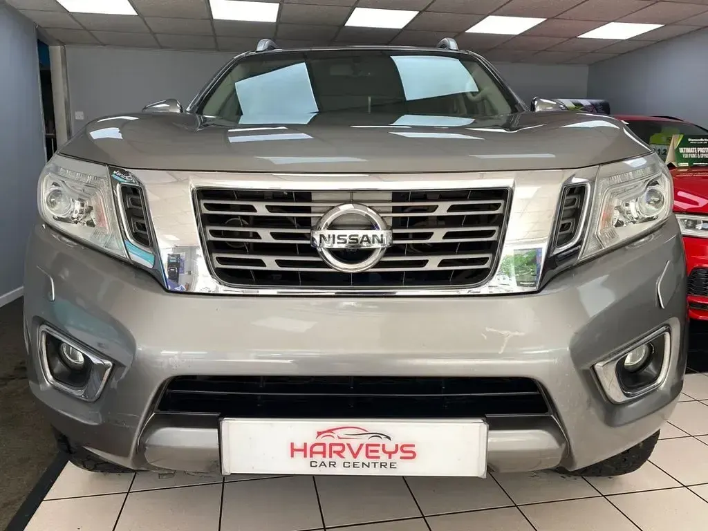 Used Nissan Navara Tekna 190 HP (139 kW) 2016 Grey Pickup