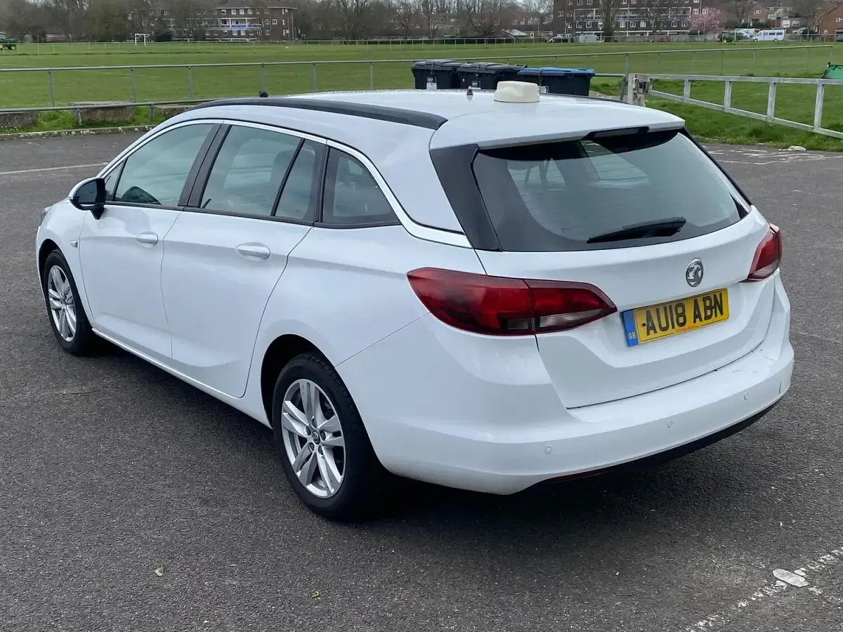 Used Vauxhall Astra Design Edition 2018 White Estate