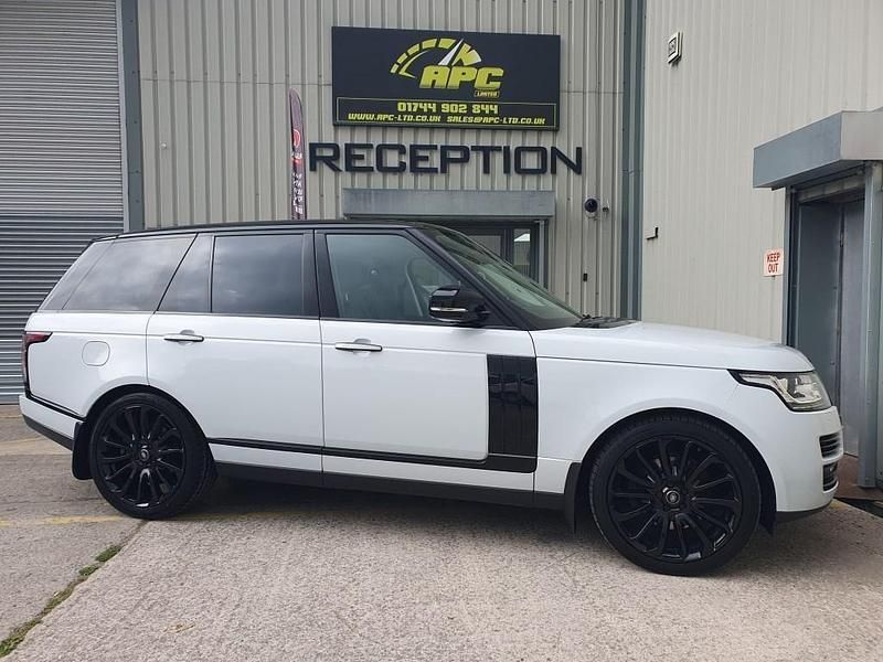 White Used 2016 Land Rover Range Rover Vogue SE SUV | £17,995 (Fair price) - Image 1/4