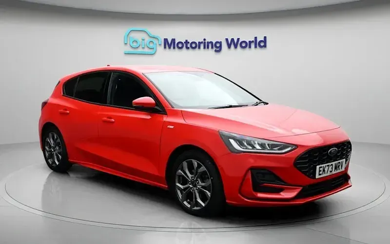 Used Ford Focus ST-Line 125 HP (91 kW) 2023 Red Hatchback