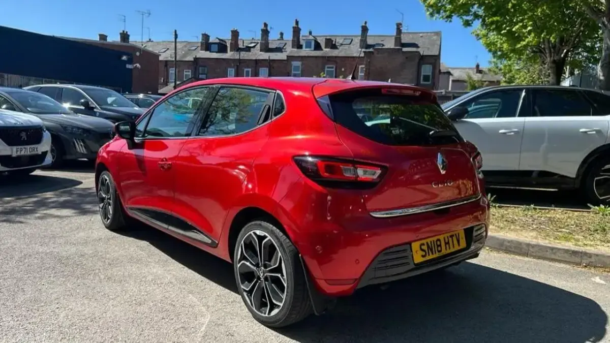 Usado Renault Clio IV Signature 89 HP (65 kW) 2018 Vermelho