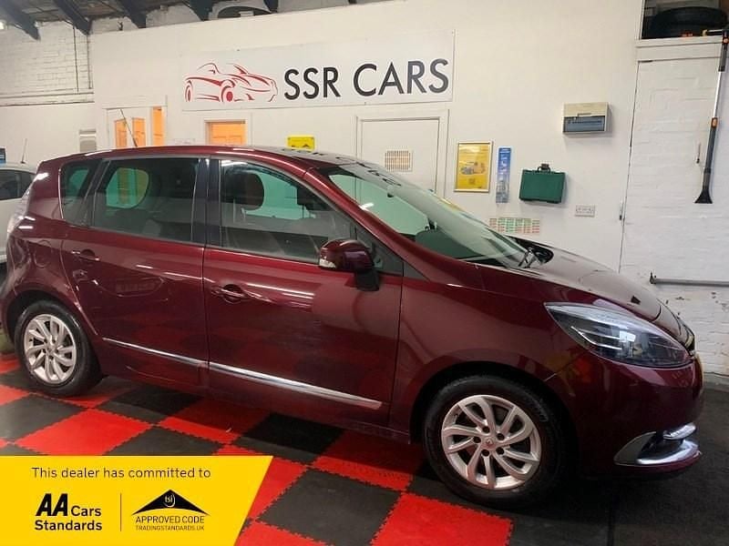 Red Used 2016 Renault Scénic III Dynamique MPV | £3,490 (Fair price) - Image 1/4