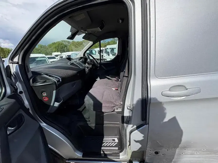 Usado Ford Transit Custom Limited 125 CV (91 kW) 2014 Plateado Van