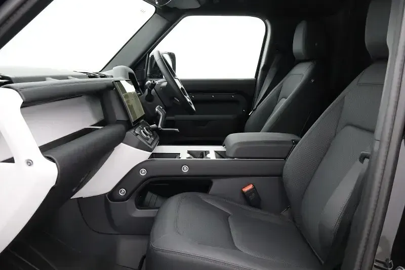 New Land Rover Defender S 249 HP (183 kW) 2026 Black SUV