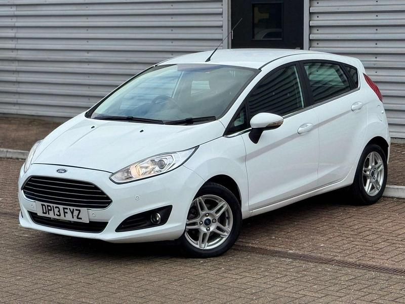 White Used 2013 Ford Fiesta Zetec Hatchback | £8,150 (Fair price) - Image 1/4