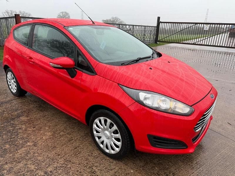 Red Used 2015 Ford Fiesta Style Hatchback | £4,489 (Good price) - Image 1/4