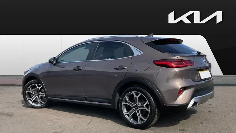 Usado Kia XCeed 120 HP (88 kW) 2021 Castanho SUV