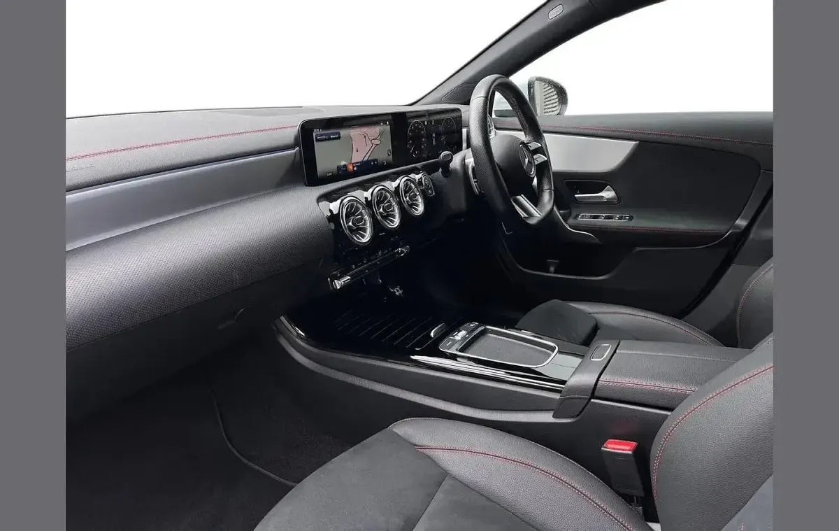 Used Mercedes CLA200 Executive 177 HP (130 kW) 2024 White Coupe