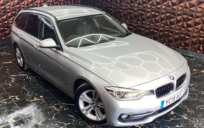 Used BMW 318 Sport Line 150 HP (110 kW) 2019 Silver Estate