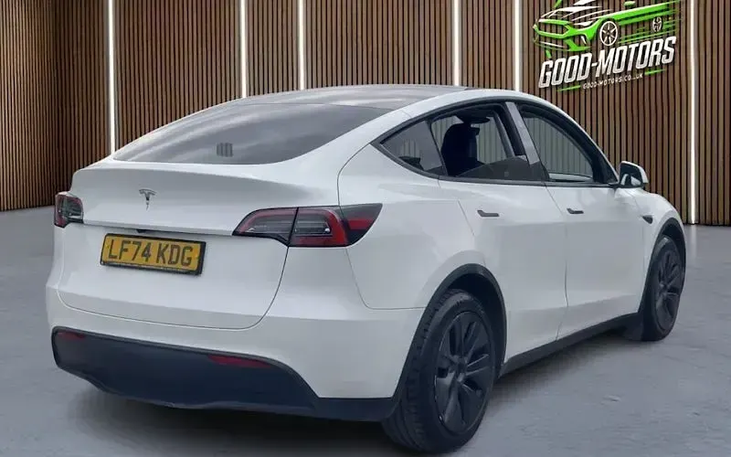 Used Tesla Model Y Long Range RWD 255 kW (347 HP) 2025 White SUV