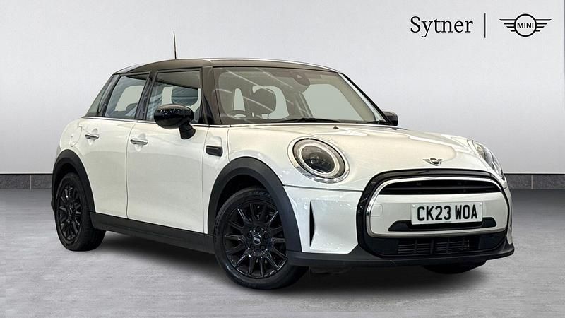 Used Mini Cooper Classic 134 HP (98 kW) 2023 White Hatchback