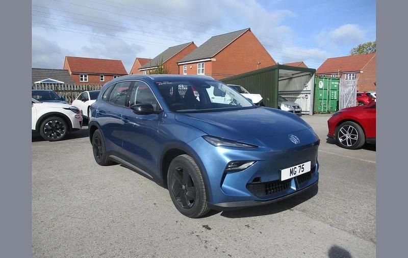 Blue New 2025 MG MG5 EV SE Estate | £22,795 (Good price) - Image 1/4