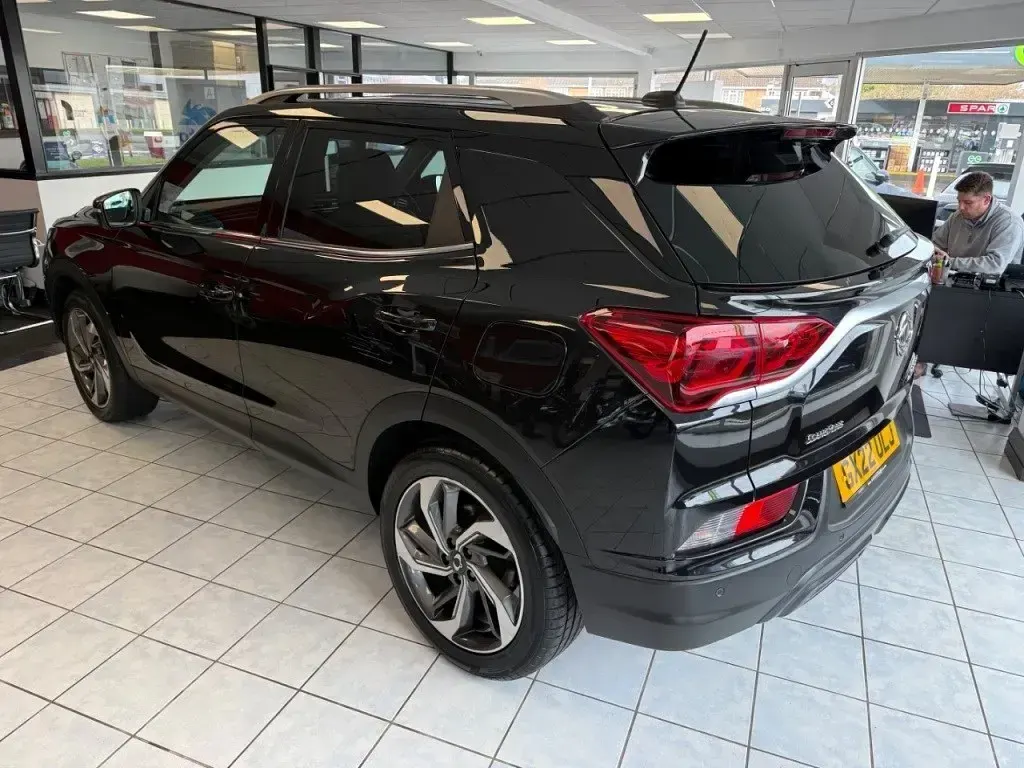 Usado SsangYong Korando 163 CV (119 kW) 2022 Negro Familiar