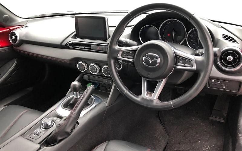 Used Mazda MX5 Inclusive 131 HP (96 kW) 2017 Red Cabriolet