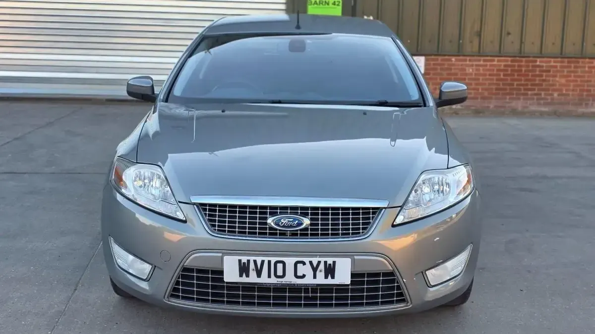 Usado Ford Mondeo Titanium 2010 Cinzento Citadino