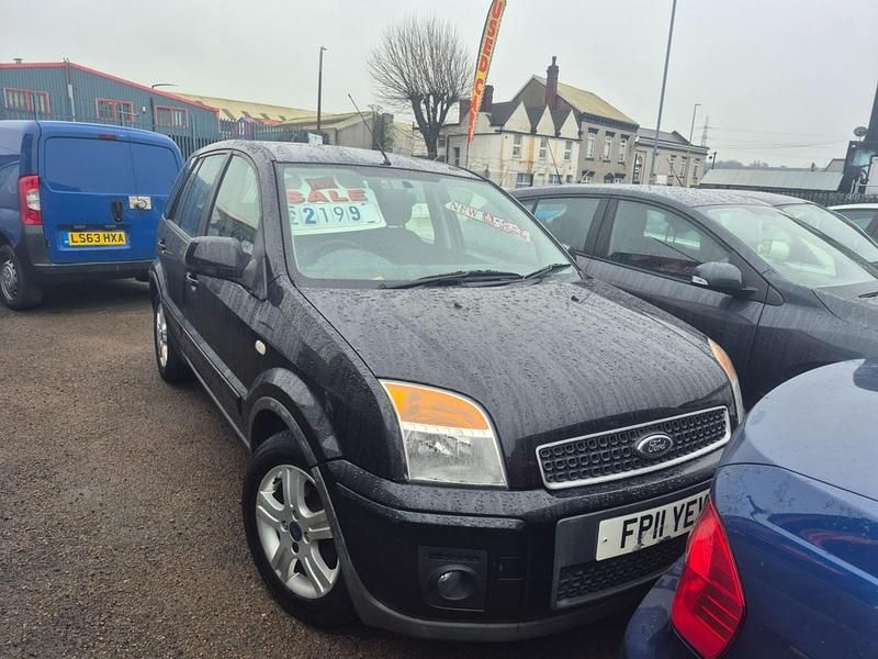 Black Used 2011 Ford Fusion Zetec Hatchback | £2,199 (Good price) - Image 1/4
