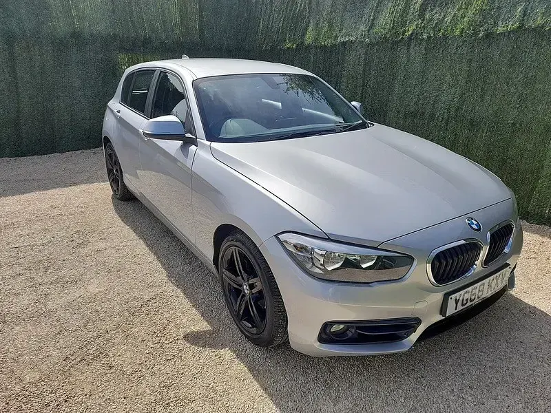 Używany BMW 118 Sport Line 134 KM (98 kW) 2018 Srebrny Hatchback