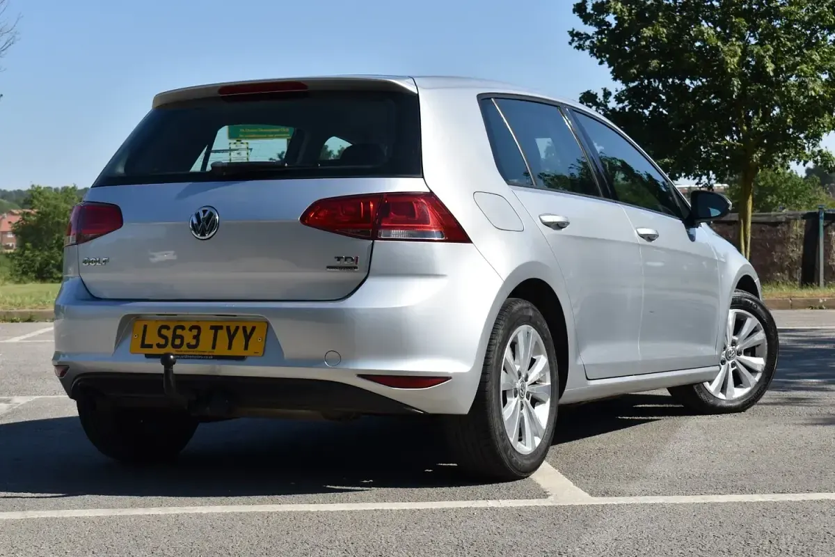 Used VW Golf VII SE 105 HP (77 kW) 2013 Silver Hatchback