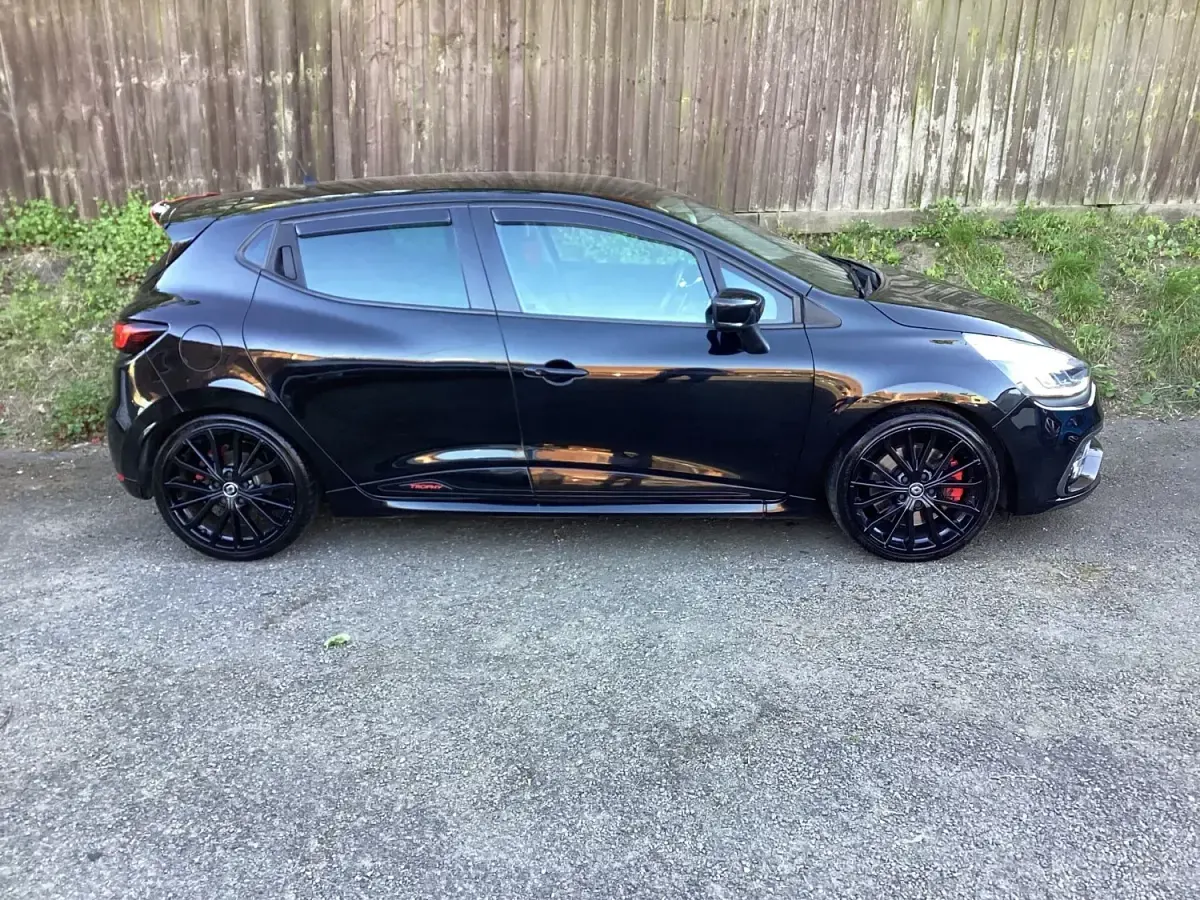 Usado Renault Clio IV Trophy 2017 Preto Citadino